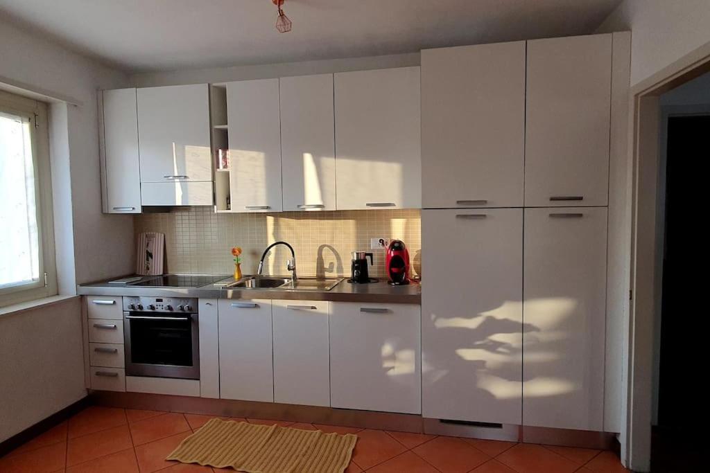 Charming Penthouse Near Como Lake Chiasso Buitenkant foto