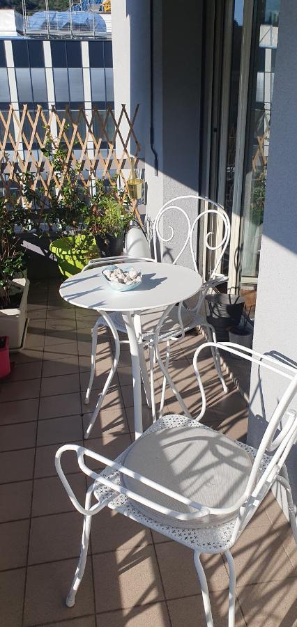Charming Penthouse Near Como Lake Chiasso Buitenkant foto