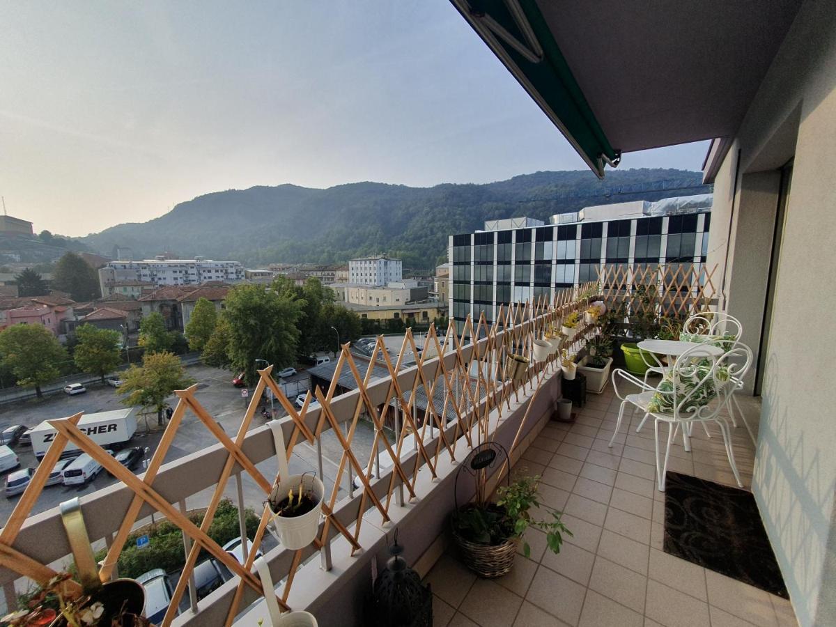 Charming Penthouse Near Como Lake Chiasso Buitenkant foto